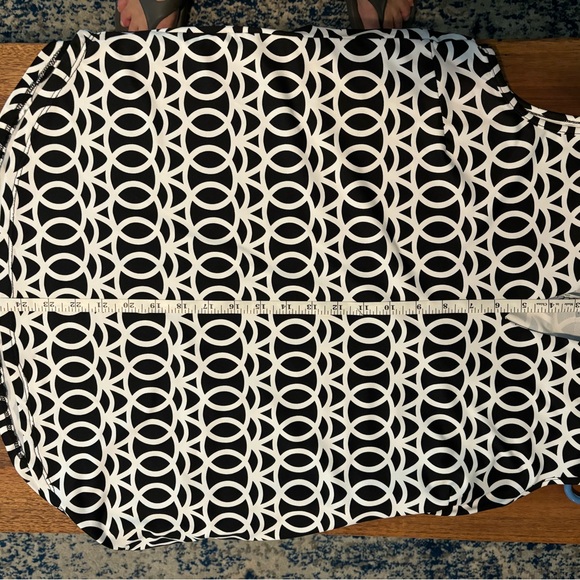 Lulu-B sleeveless Vneck top - Picture 3 of 4